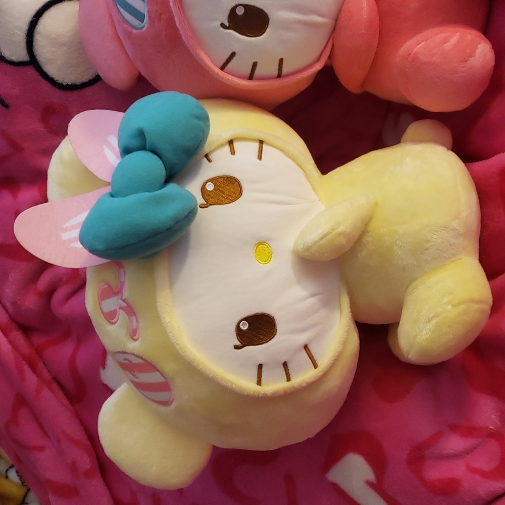 Hello kitty plush (2) - Picture 2 of 6